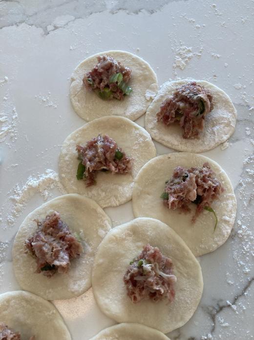 Fill pork dumplings